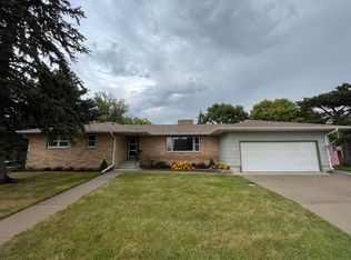 218 11th Ave NW, Aberdeen, SD 57401