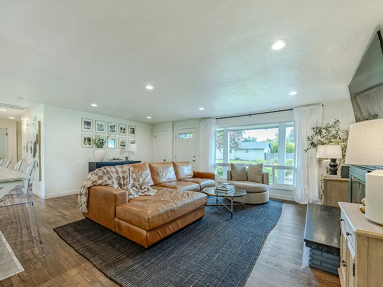 1386 Roundup Dr — Photo 27