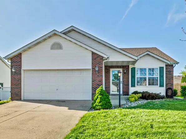 14 Jennifer Dr, Glen Carbon, IL 62034
