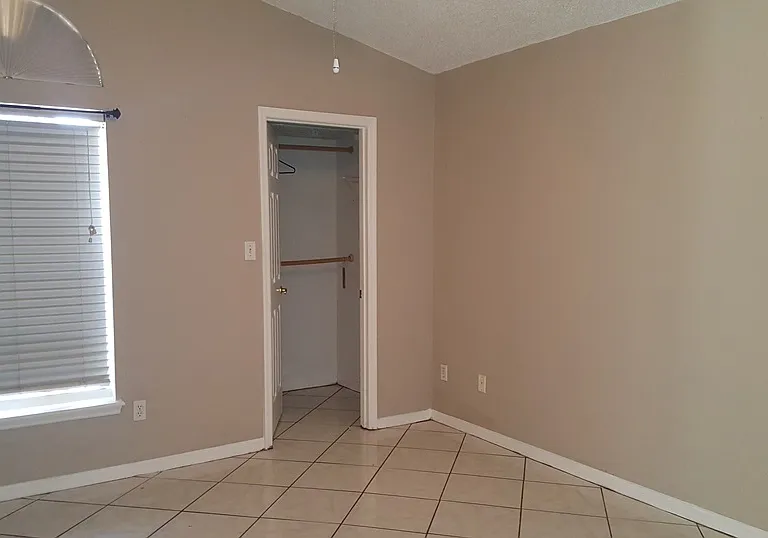 404 San Gabriel St — Photo 3