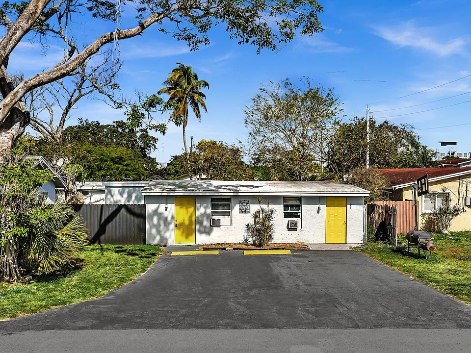 3904 SW 13th Court