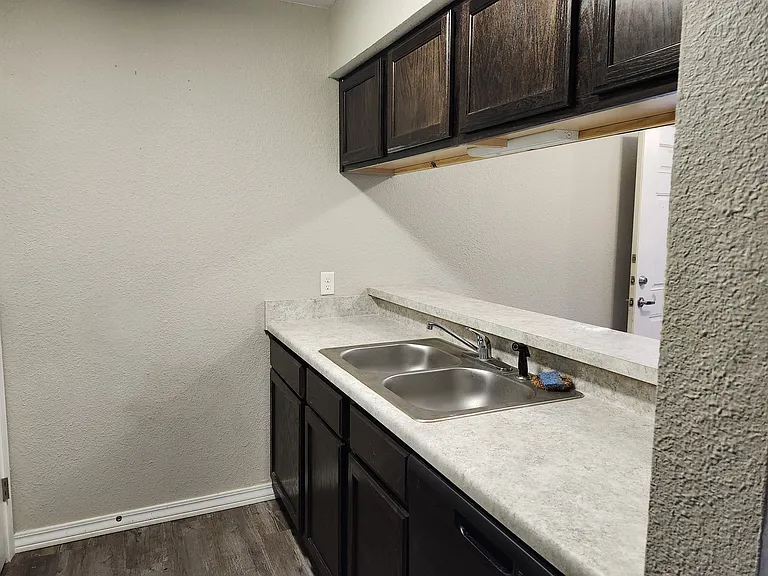 1008 S 8th St — Photo 12