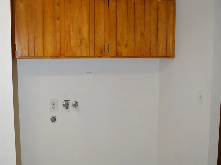 215 SW 3rd St — Photo 10