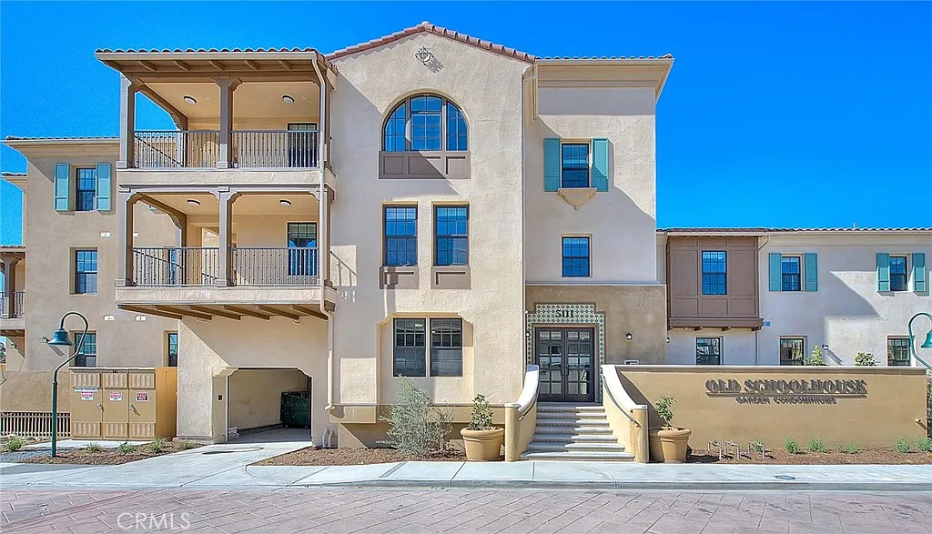 3 bed, 1157 sqft, $2,726 — Photo 1