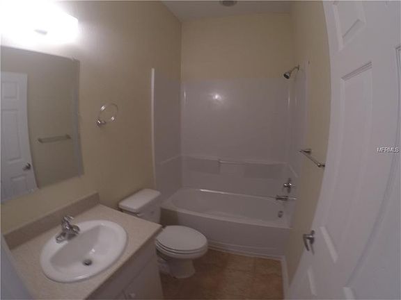4th image of 1019 Creek Park Dr
