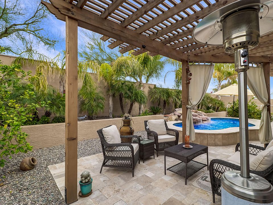 1st image of 18232 W Desert Willow Dr