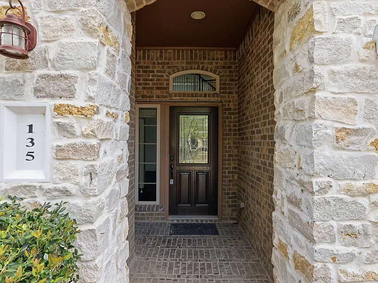 135 Deerfield Meadow Dr — Photo 4
