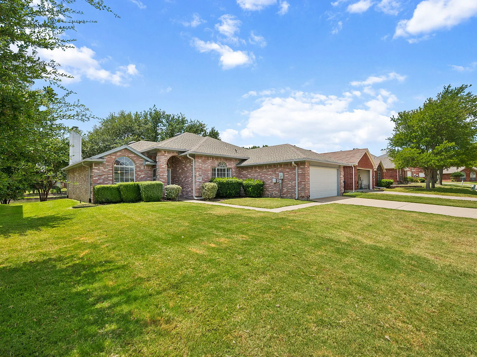 3 bed, 2004 sqft, $2,700 — Photo 4