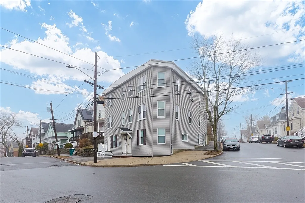 3 bed, 950 sqft, $3,400 — Photo 1