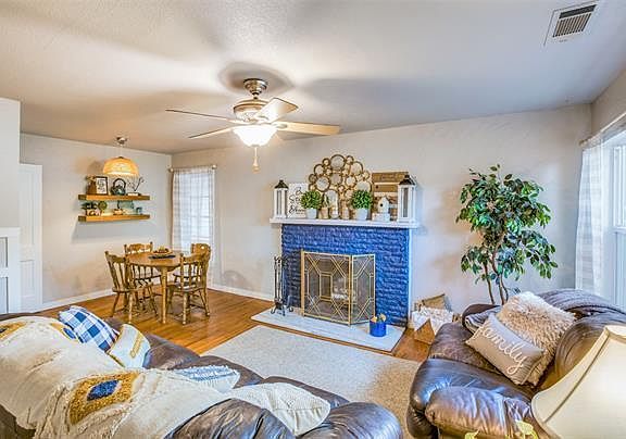 3rd image of 4833 Black Oak Ln