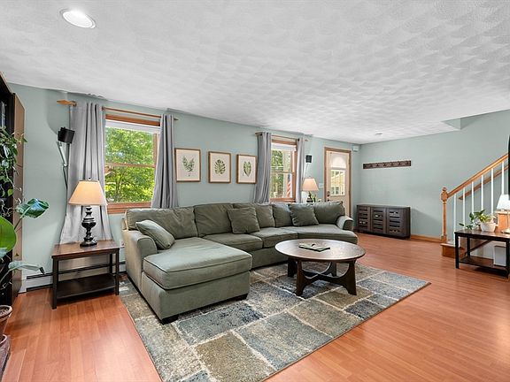 2nd image of 105 Grove Ave