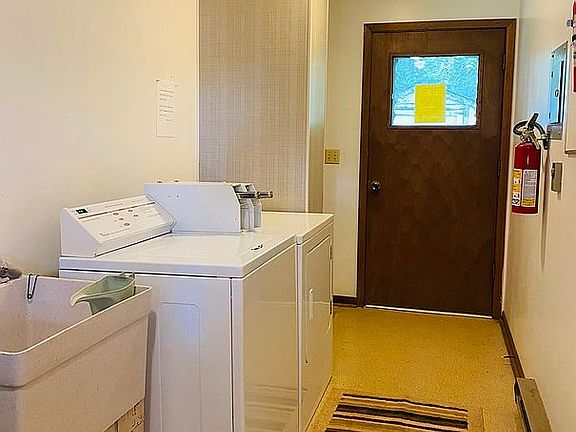 4th image of 504 Main St