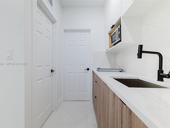 5th image of 5261 SW 89th Ave #1