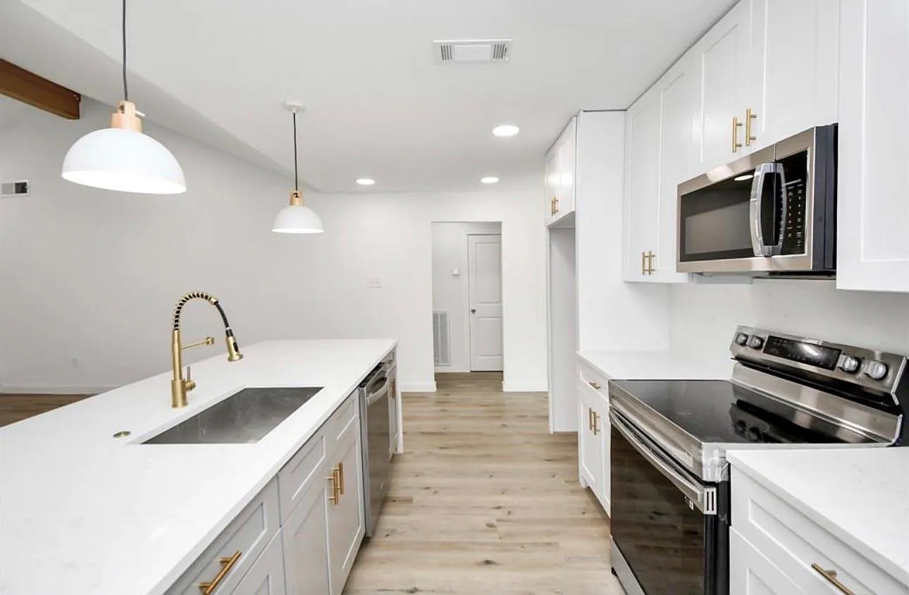 3 bed, 2.0 bath, 1644 sqft, $1,995 — Photo 4