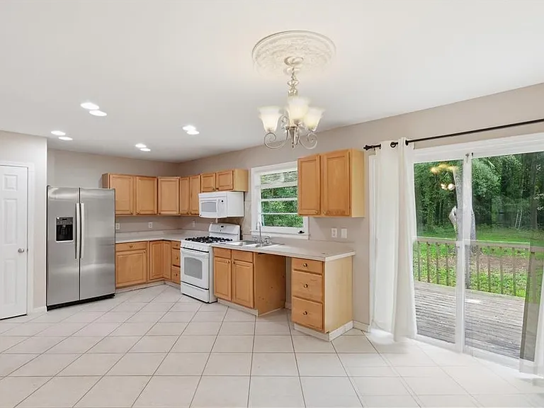 1370 Blackwell Rd — Photo 10
