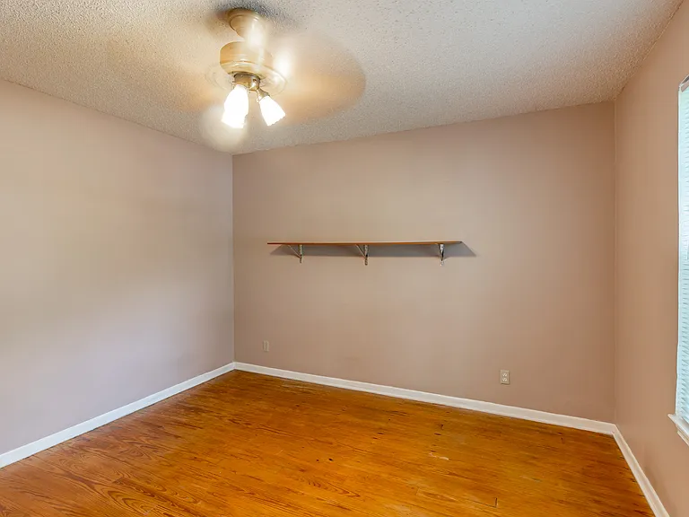 2nd bedroom, opposite view