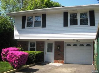 9 Cooper St, Bergenfield, NJ 07621