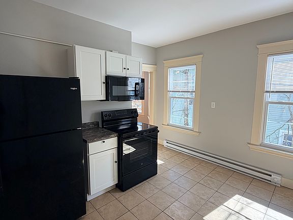 4th image of 20 Young St #B