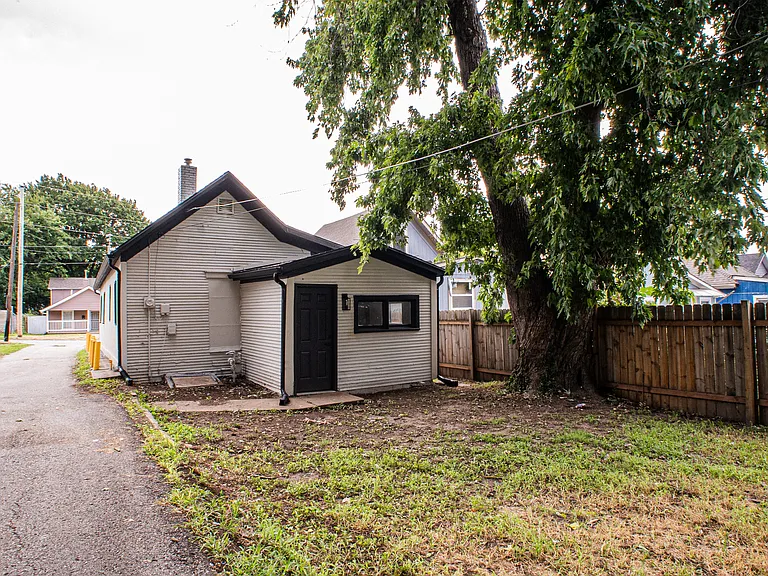 112 Topping Ave — Photo 22