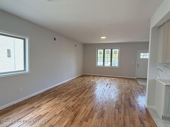 3rd image of 483 Woodrow Rd