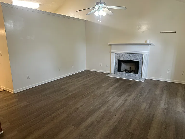 1711 Hayden Mill Ct — Photo 2