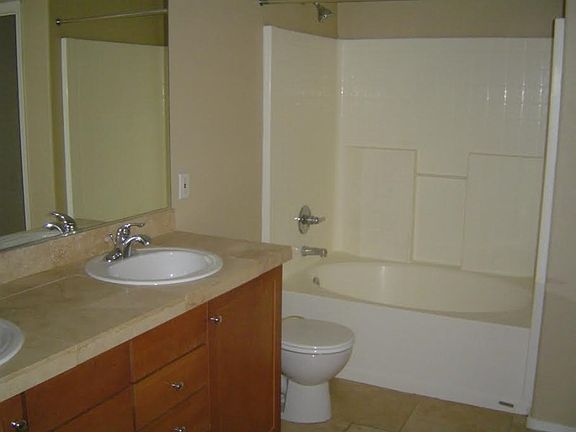 3rd image of 512 E Beth Dr