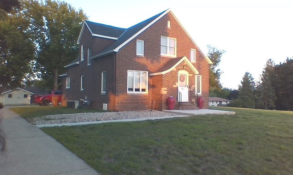 1st image of 1512 N Grant Rd