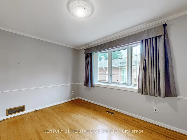 1 Dunsinane Dr — Photo 25