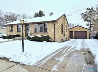 833 Kate St, Elgin, IL 60123