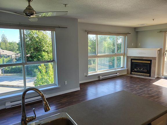 4th image of 22230 North Ave #505