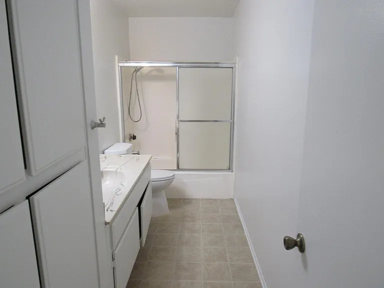 621 Colby Cir #16 — Photo 8
