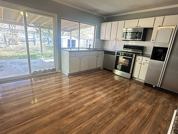 5th image of 4706 Castle Stream Drive