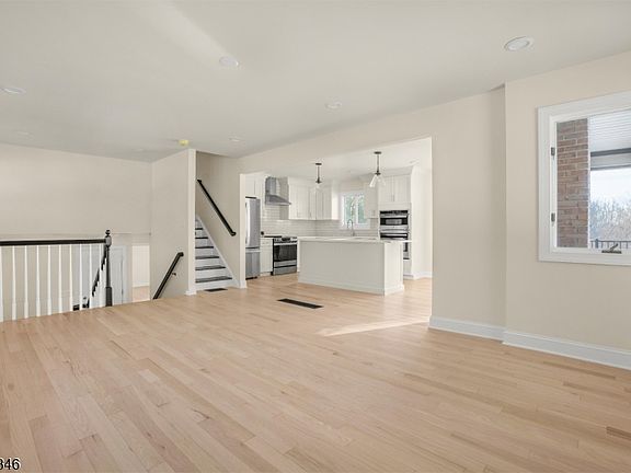 5th image of 16 SCHAAF ROAD