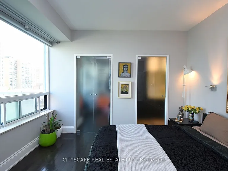 903 Bloor St W — Photo 20