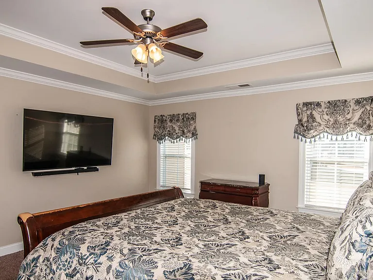 364 Crimson Dr — Photo 6
