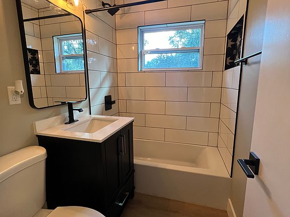4th image of 528 Brightwood Ave