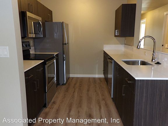 2nd image of 690 SE 5th Ave APT 106