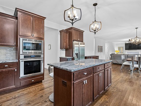 4th image of 16440 W Turnberry Cir