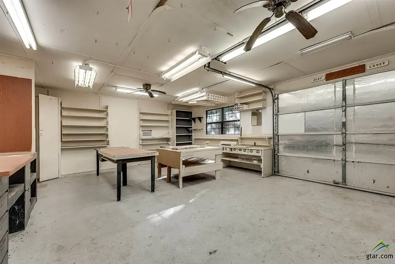 2 bed, 2500 sqft, $2,300 — Photo 4