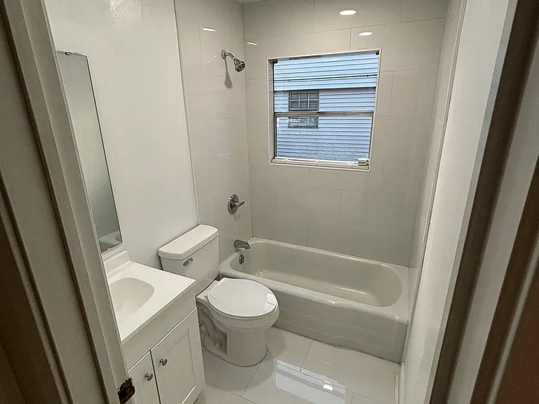 210 Appletree Ln — Photo 12