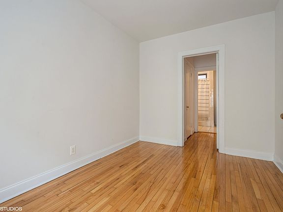 5th image of 3925 N Pine Grove Ave #3W