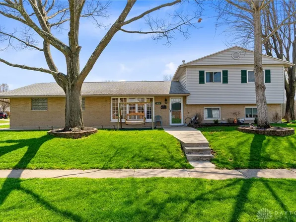 5672 Candlelight Ln, Dayton, OH 45431