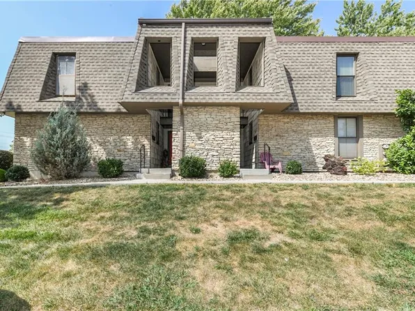 7402 W 102nd Ct, Overland Park, KS 66212