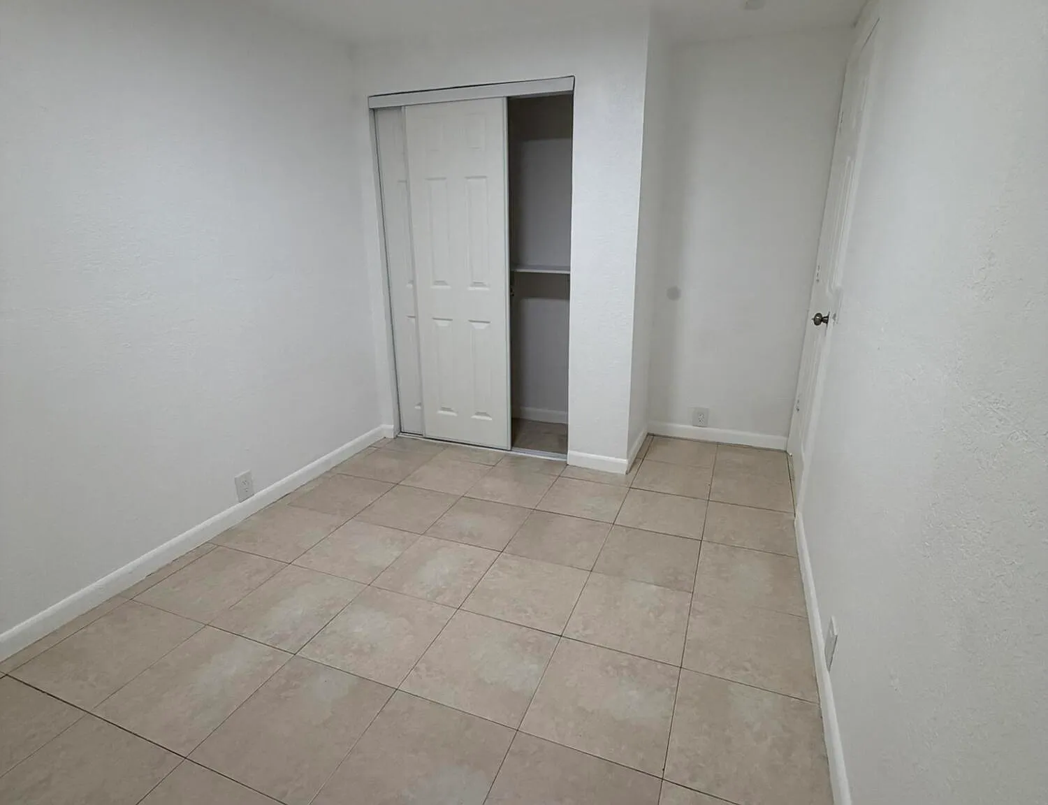 1 bed, 1.0 bath, 448 sqft, $1,600 — Photo 2