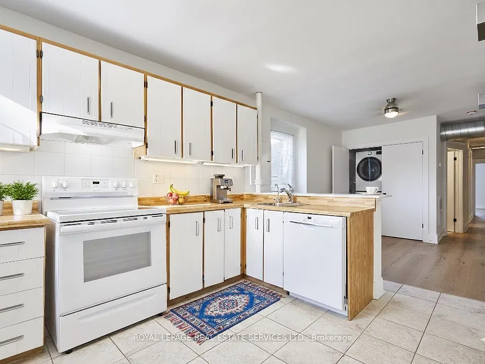 927 Kingston Rd #2