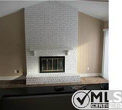 5th image of 385 Charterhouse Ct