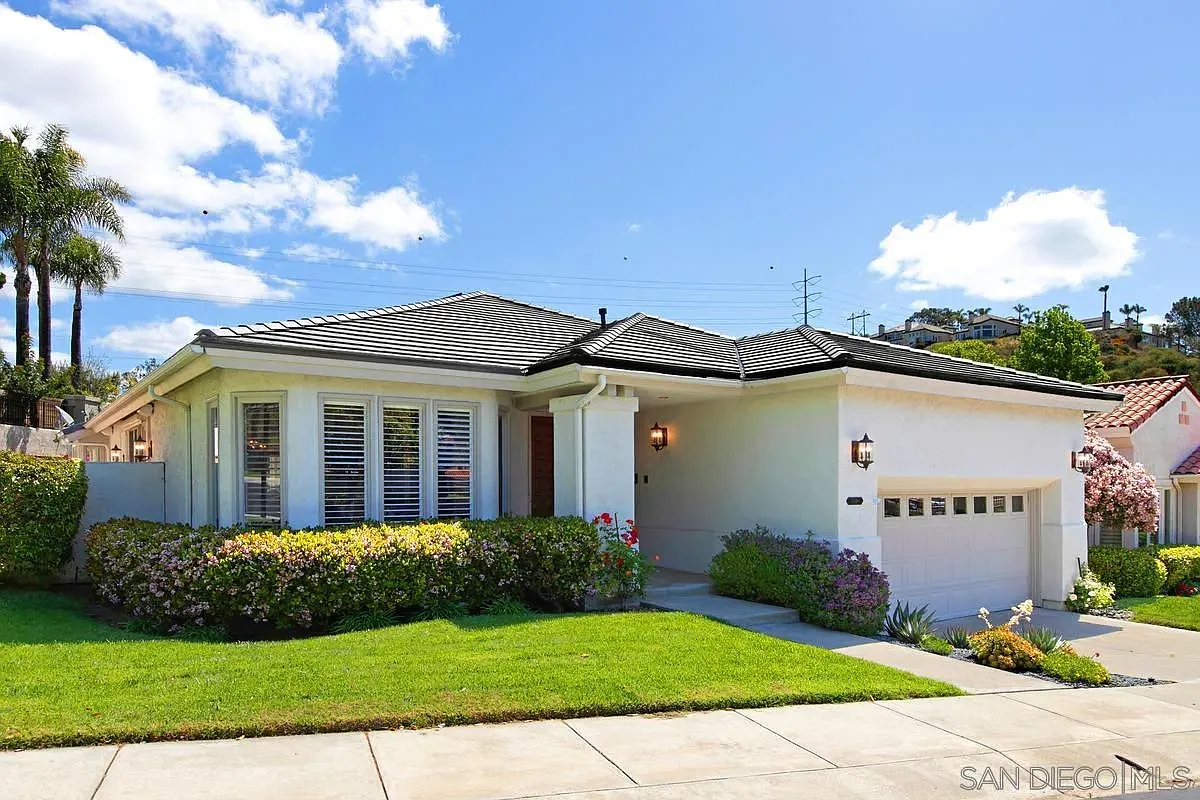 3 bed, 2.5 bath, 2444 sqft, $12,500 — Photo 2