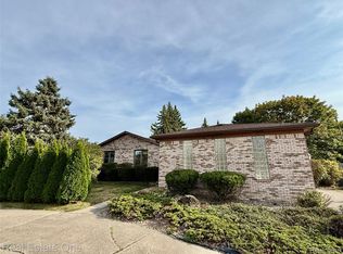 194 E Long Lake Rd, Troy, MI 48085
