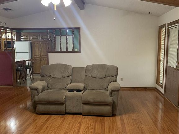 4th image of 403 Loma Linda St
