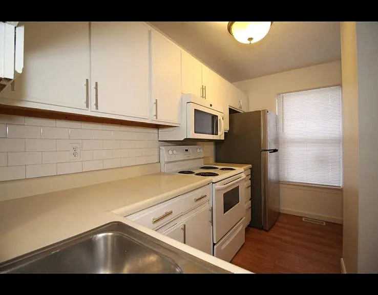 700 N Adelaide St #112 — Photo 15